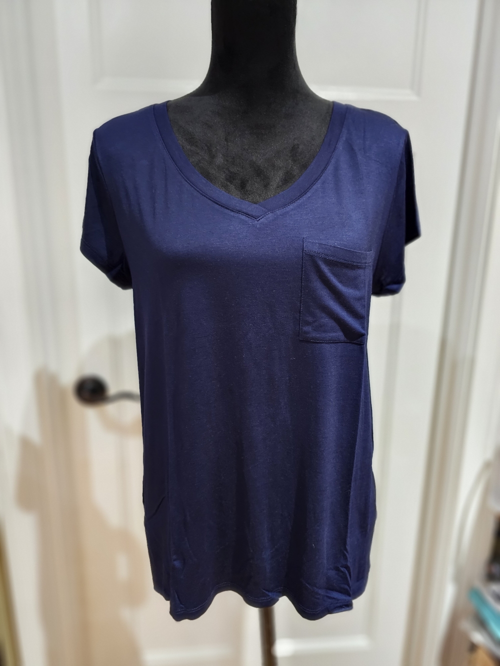 Cable & Gauge Navy V-Neck Pocket Top, NWT
